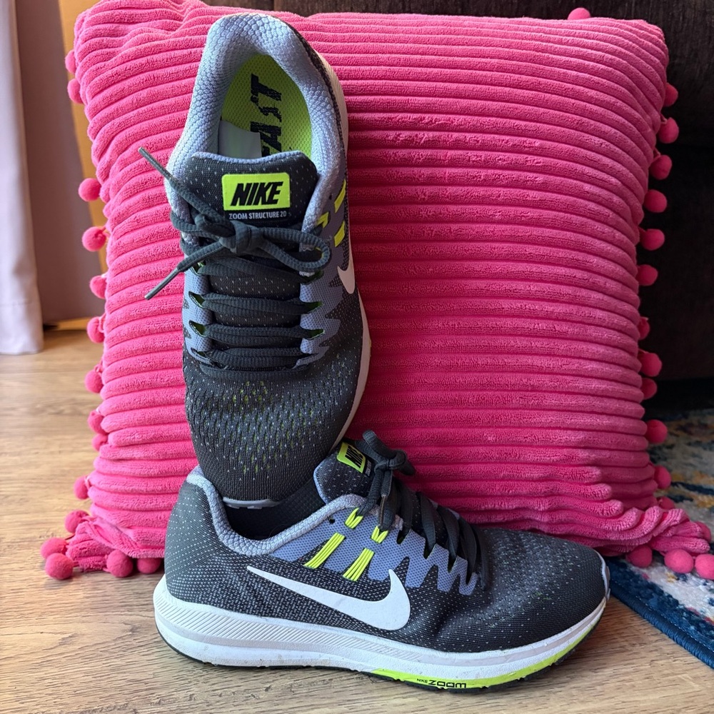 Nike Women’s Air Zoom Structure 20 Running Shoes